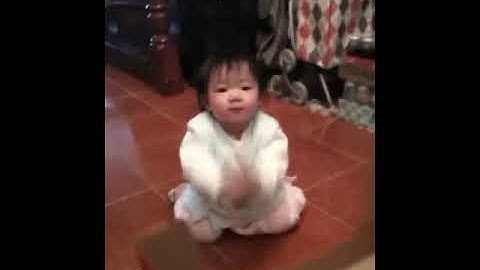 Emma can do the request gesture(10m2w)