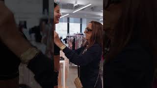 Carlyne Cerf de Dudzeele creating Andreína’s look on the spot? Iconic.