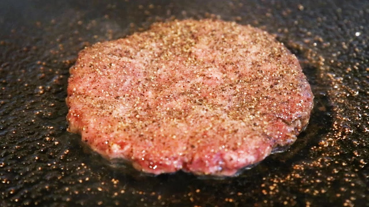 ハンバーガーの名店が作る本気のチーズバーガーとキャラメリゼパンケーキ