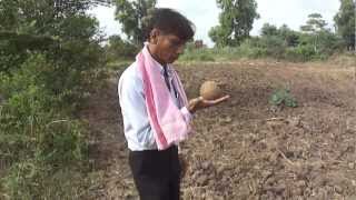 Raju Bhai Divining / Dowsing for Water using a Coconut, Kumbhar Falia, Navsari - Incredible India
