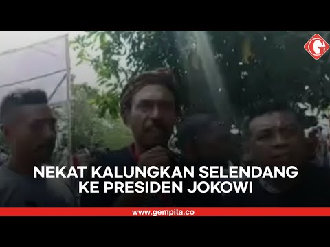 Sosok Bapak yang Nekat kalungkan Selendang ke Jokowi tanpa Kordinasi ke Paspampres