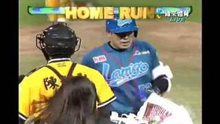 20110405 CPBL 陳金鋒兩分全壘打(中職生涯第100轟)