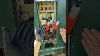 Installing the stress control reducers on a 33kV TE T-Boot Termination