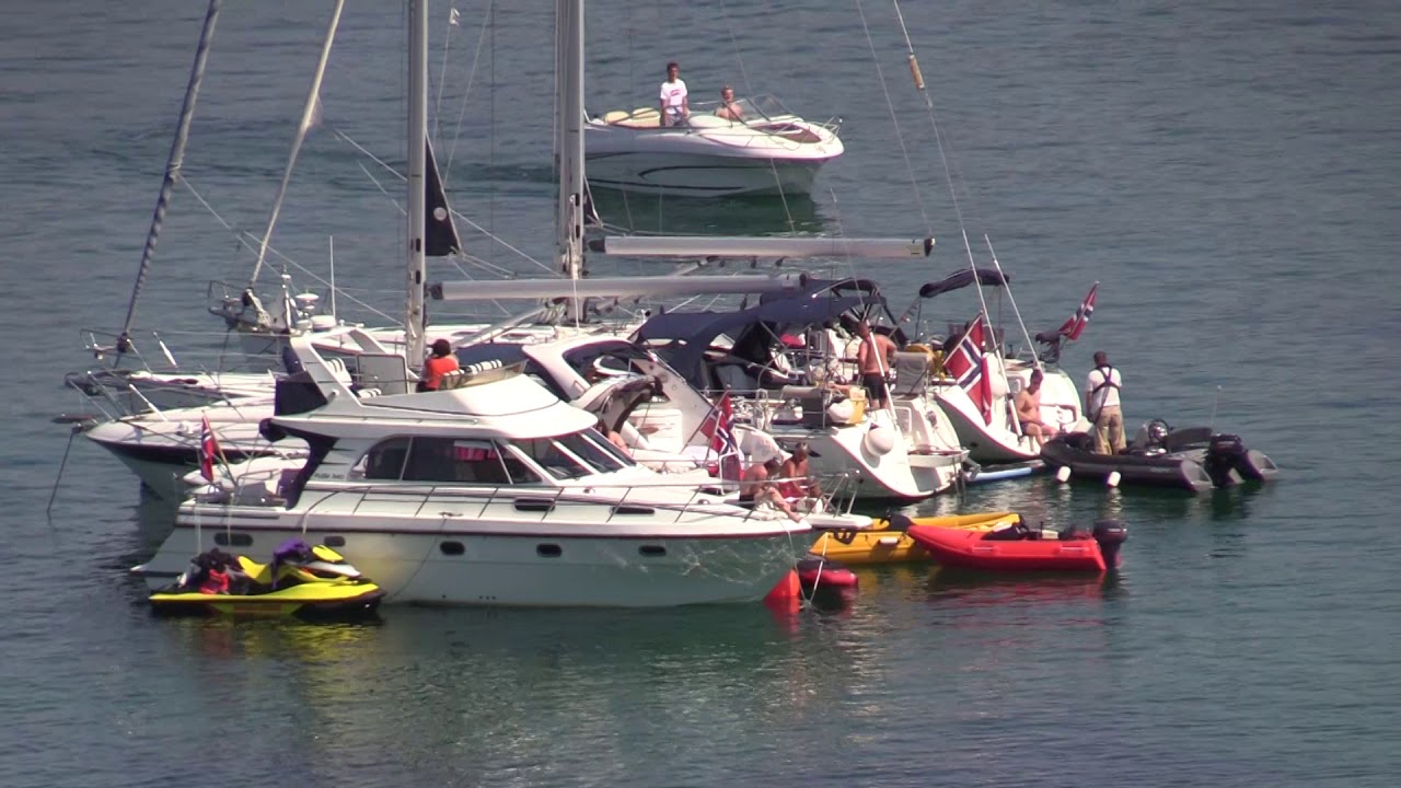 Mykje folk hadde teke vegen til Sætrasanden og Refviksanden i dag.