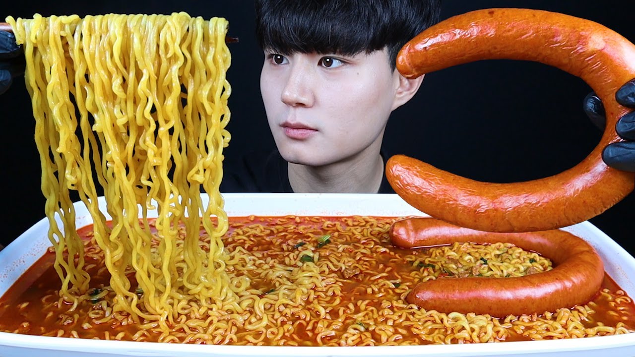 마라탕면4개 킬바사소세지 리얼사운드 먹방ASMR MUKBANG Spicy noodles Kielbasa sausage 辛い麺 ソーセージ Sosis eating sounds