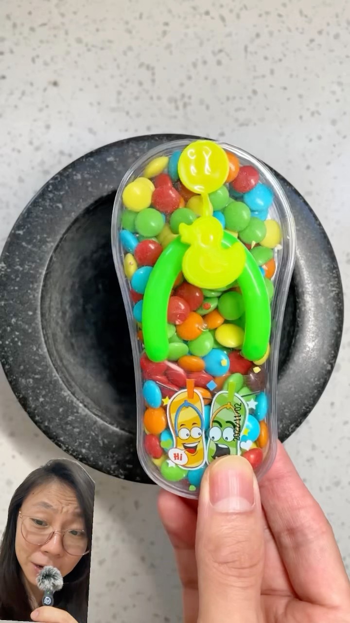 MAKAN PERMEN KAKI TAPI BAU ?