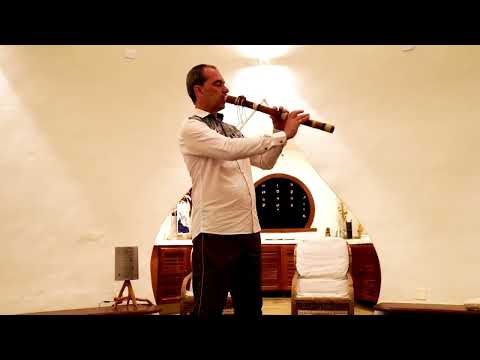 Flauta nativa na concha acústica