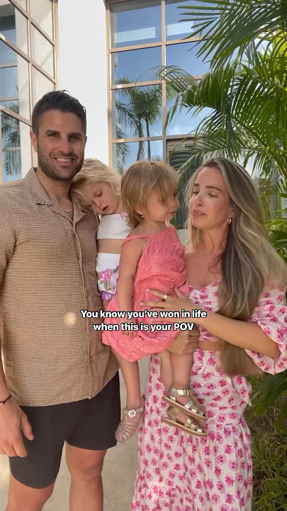 The boob grab and sleepy eyes. I never want to forget these days. 🥹 #momlife #family #parenting