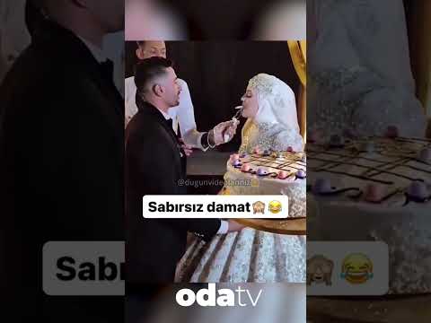 Sabırsız damat, keki gelinin dudakları arasından böyle yedi  #shorts