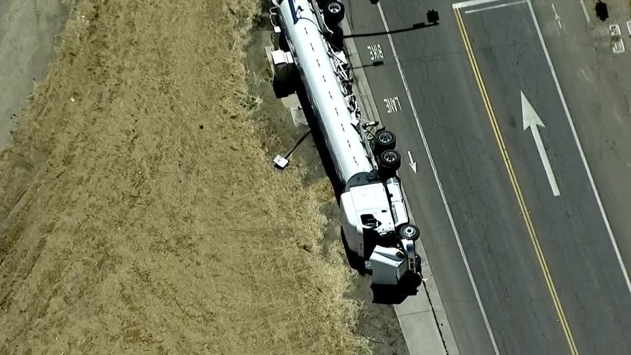 Raw: Big rig overturns near I-80 in Sacramento - YouTube