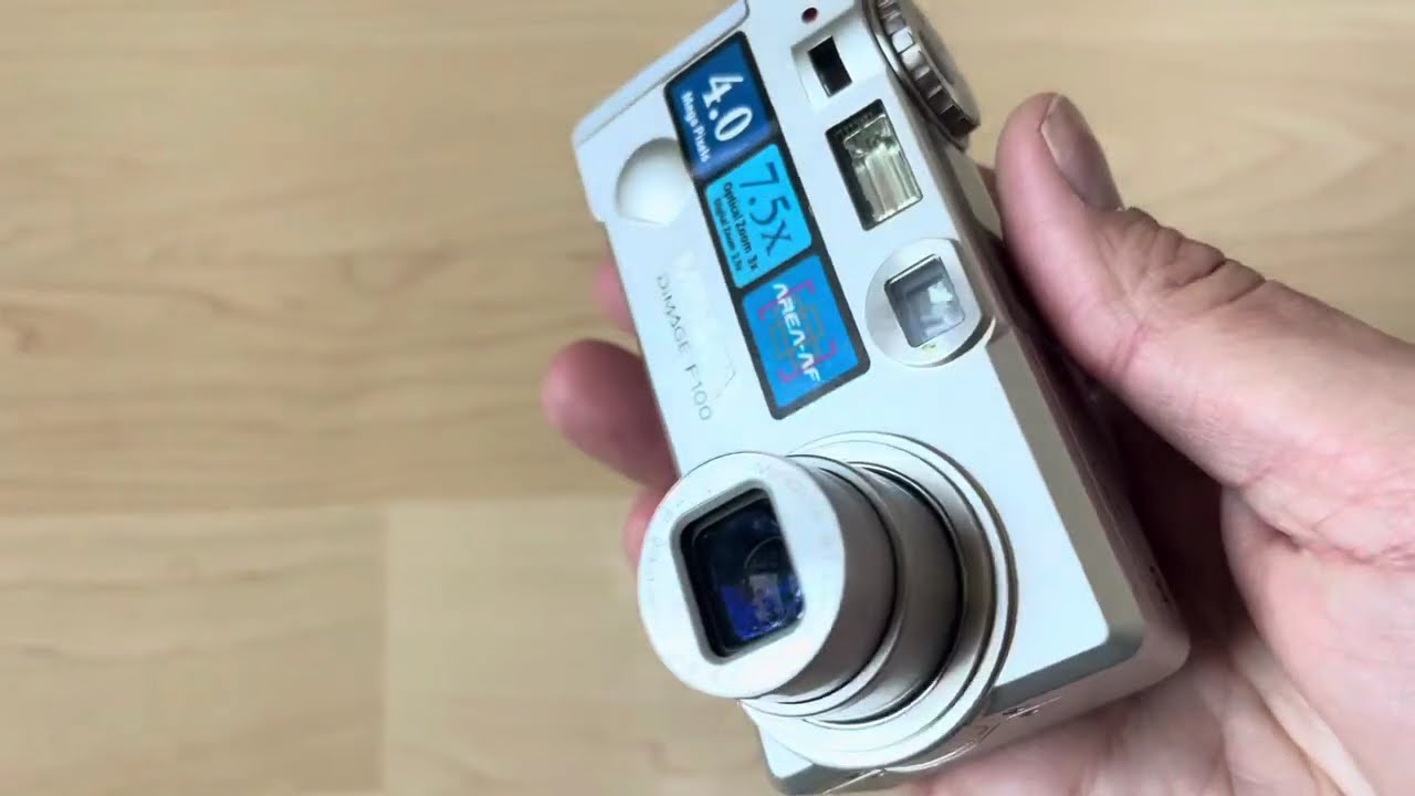 Minolta Dimage F100 Arena-AF 3x optical zoom old digital camera