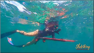 CRESSI CHEROKEE FAST 90 cm SPEAR Gun Demonstration | Girl Loads Speargun In The Ocean | Ready to Go