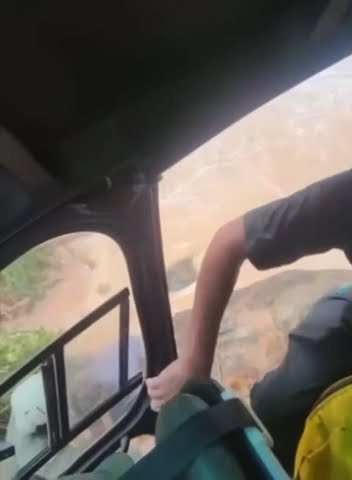 Homens ilhados são resgatados por helicóptero em São Sebastião