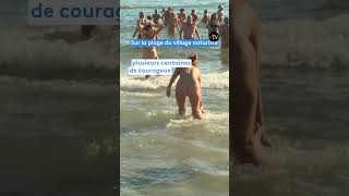 Le Bain Du 31 Décembre Sur La Plage Des Naturistes