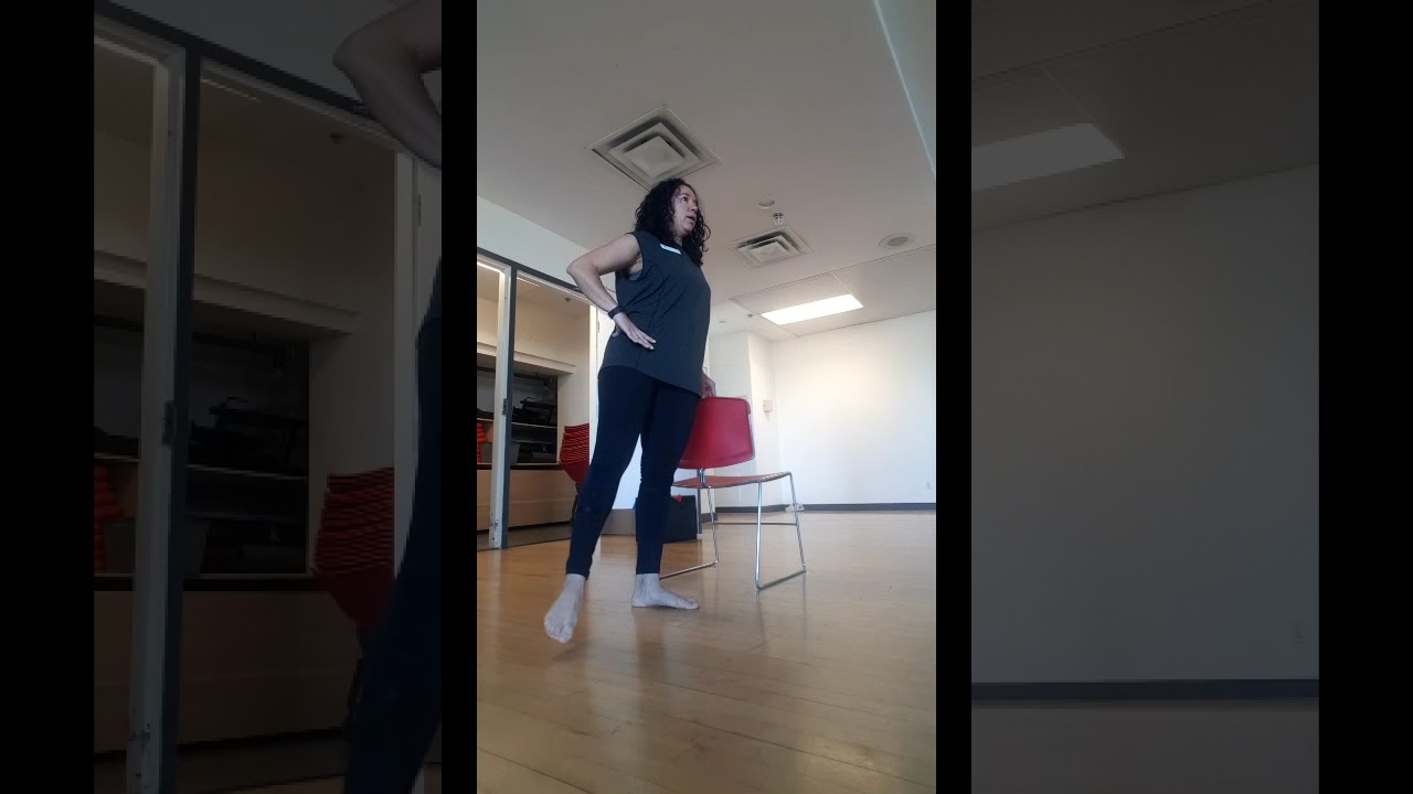 Tere Paredes. Barre. Legs extension.