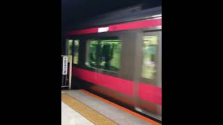 東京駅…地下のホームから出発するＪＲ京葉線【E233系5000番台】