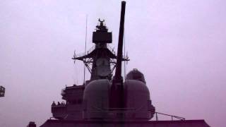 DSCF7850 海上自衛隊 護衛艦 はたかぜ 主砲5インチ砲 デモ 20110602横浜開港祭にて