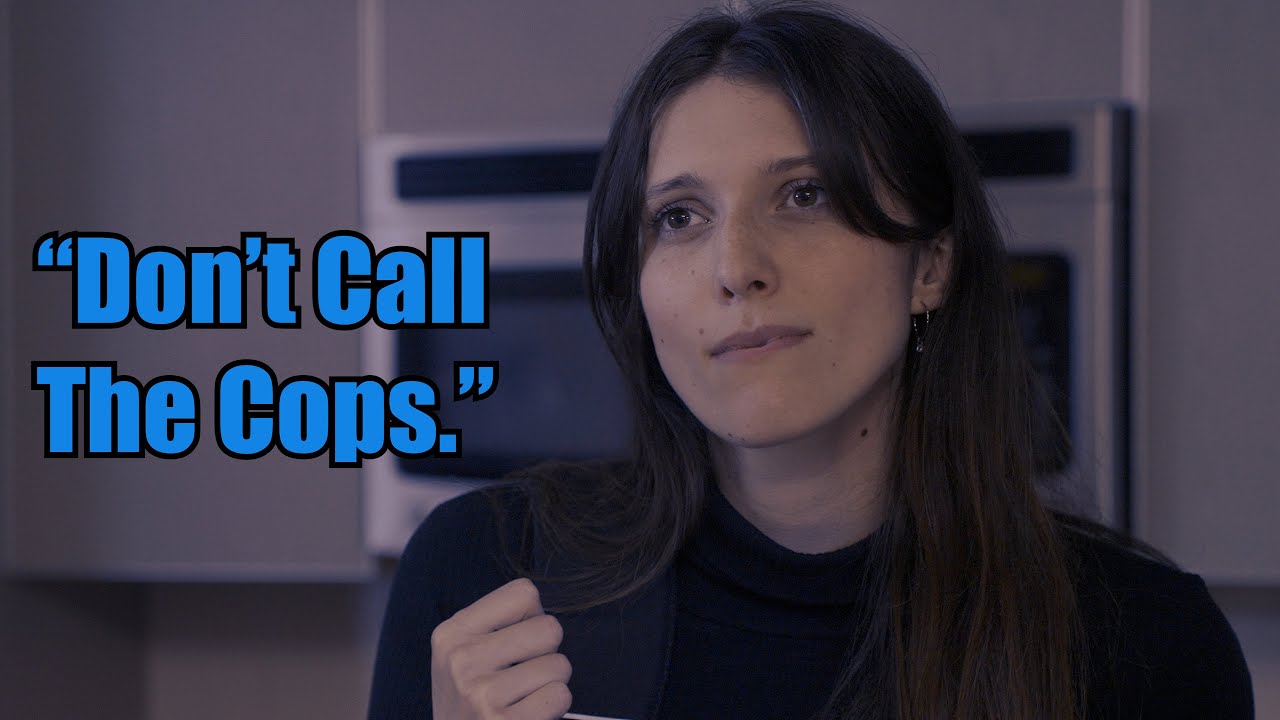 К вам в дом врывается горячая девушка. Что вы делаете?