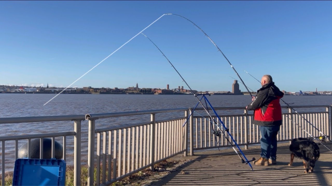 РЫБАЛКА! Морская рыбалка на РЕКЕ МЕРСИ!