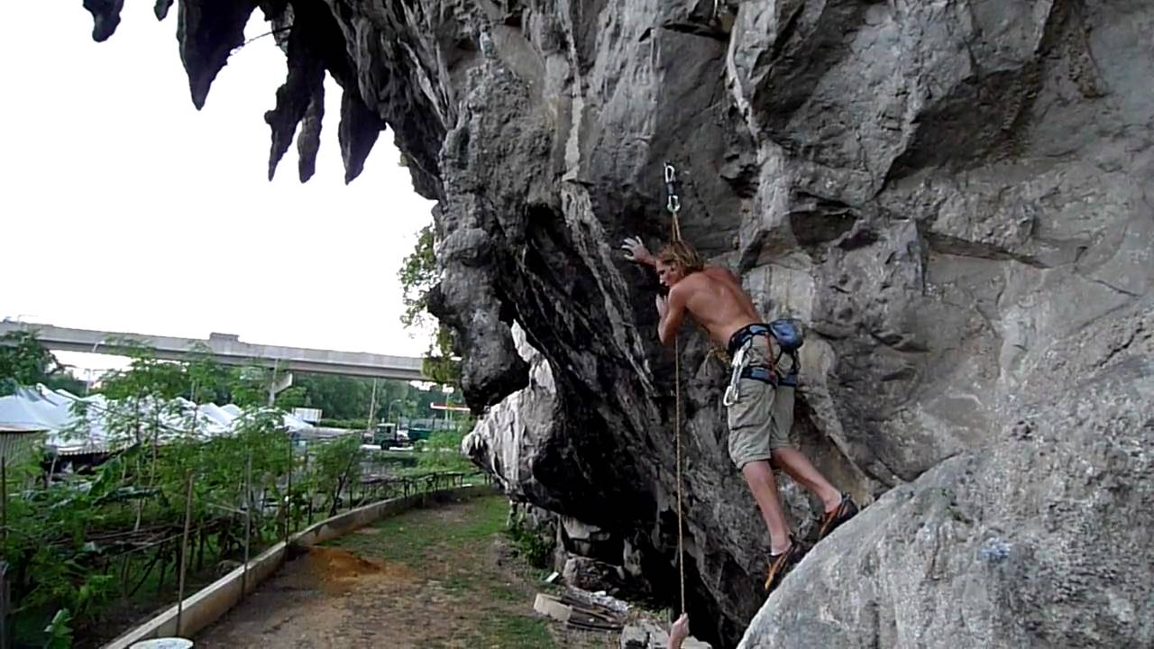 Climbing in Kuala lumpur. Fido a první pokus v 8b. YouTube