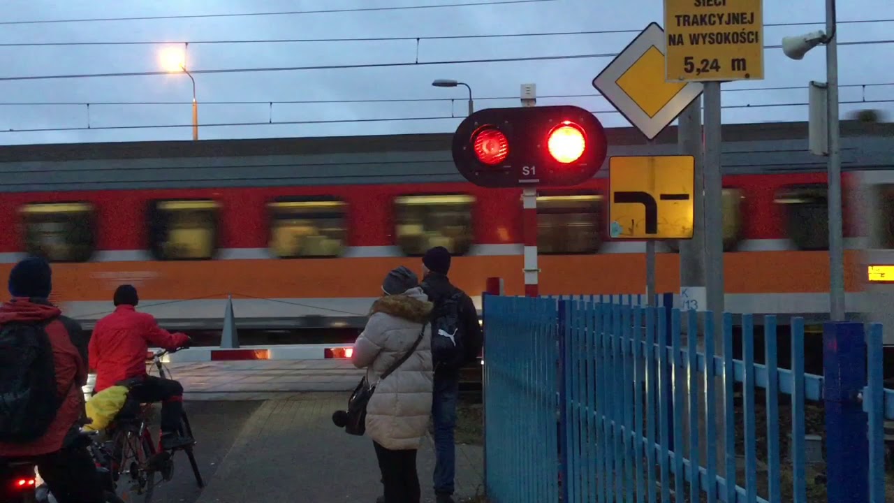 Przejazd Kolejowy Poznań #3 - 2x EN57FPS, EP07P, SA132