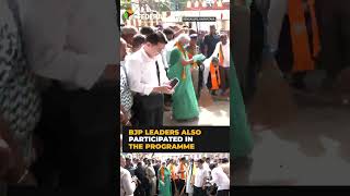 Nirmala Sitharaman joins Swachh Bharat drive near Mysore Bank Circle in Bengaluru | #shorts