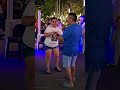 asi bailan los turistas en el salvador en las noches de rumba🎵🎶👏#shorts #música #short #show #viral