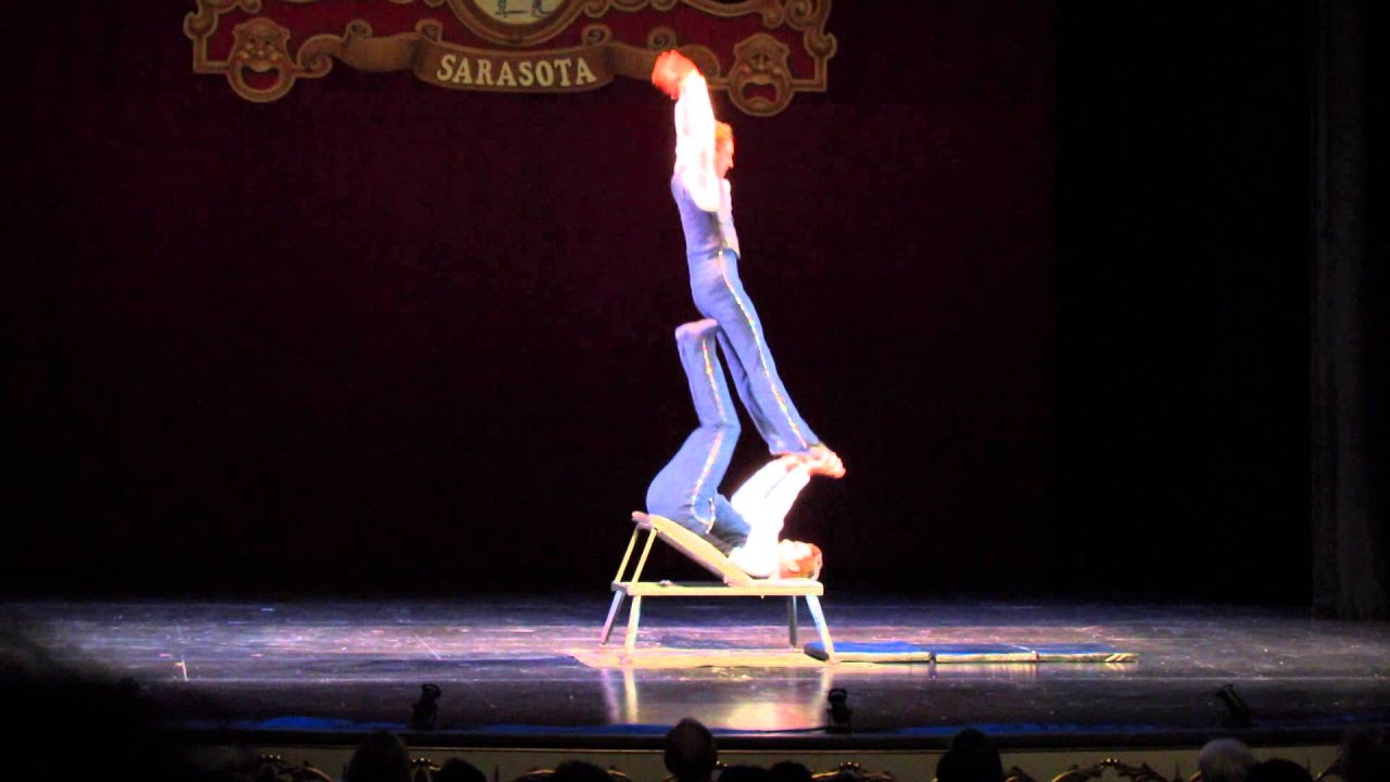 HT VIDEO Juggling his brother with his feet YouTube