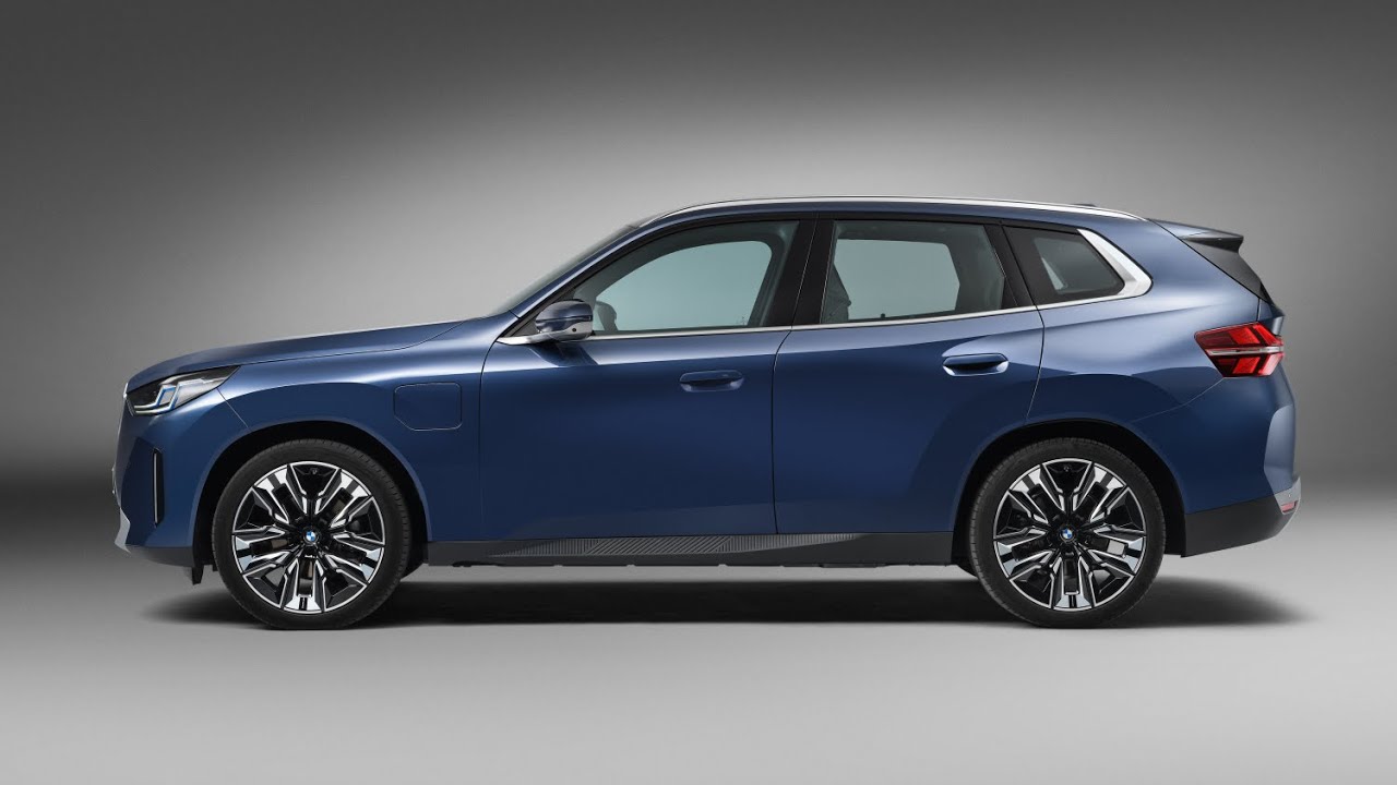 2025 BMW X3 30e xDrive G45 in Arctic Race Blue metallic - YouTube