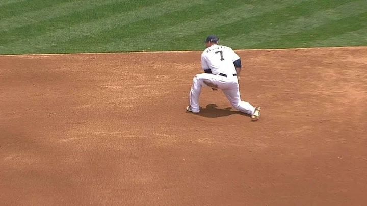 Headley starts 5-4-3 double play in the third