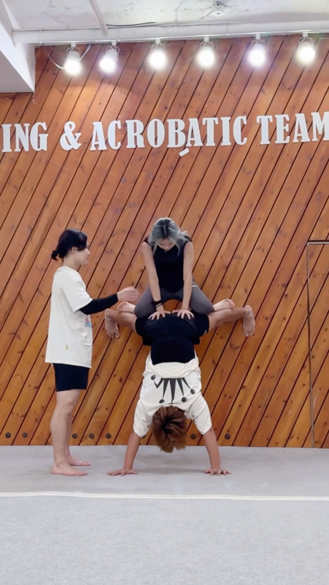 물구나무위에 물구나무⁉️? Partner Challenge
