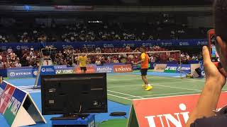Lin Dan warming up