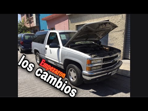 Vídeo: Como você ajusta o volante em um Silverado?