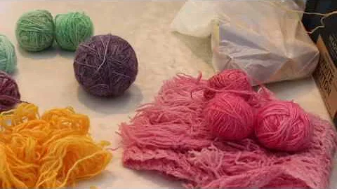 How to dye wool with Raro/food colouring - Betty H...