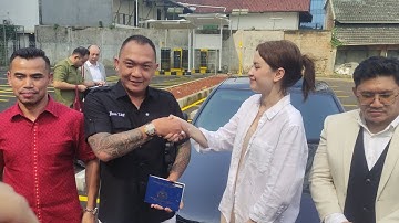 KIMBERLY RYDER JUAL MOBIL HARTA GONO GINI UNTUK MELUPAKAN MASA LALU BERSAMA EDWARD AKBAR