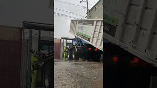 Precise dumpster lift maneuvers #shorts
