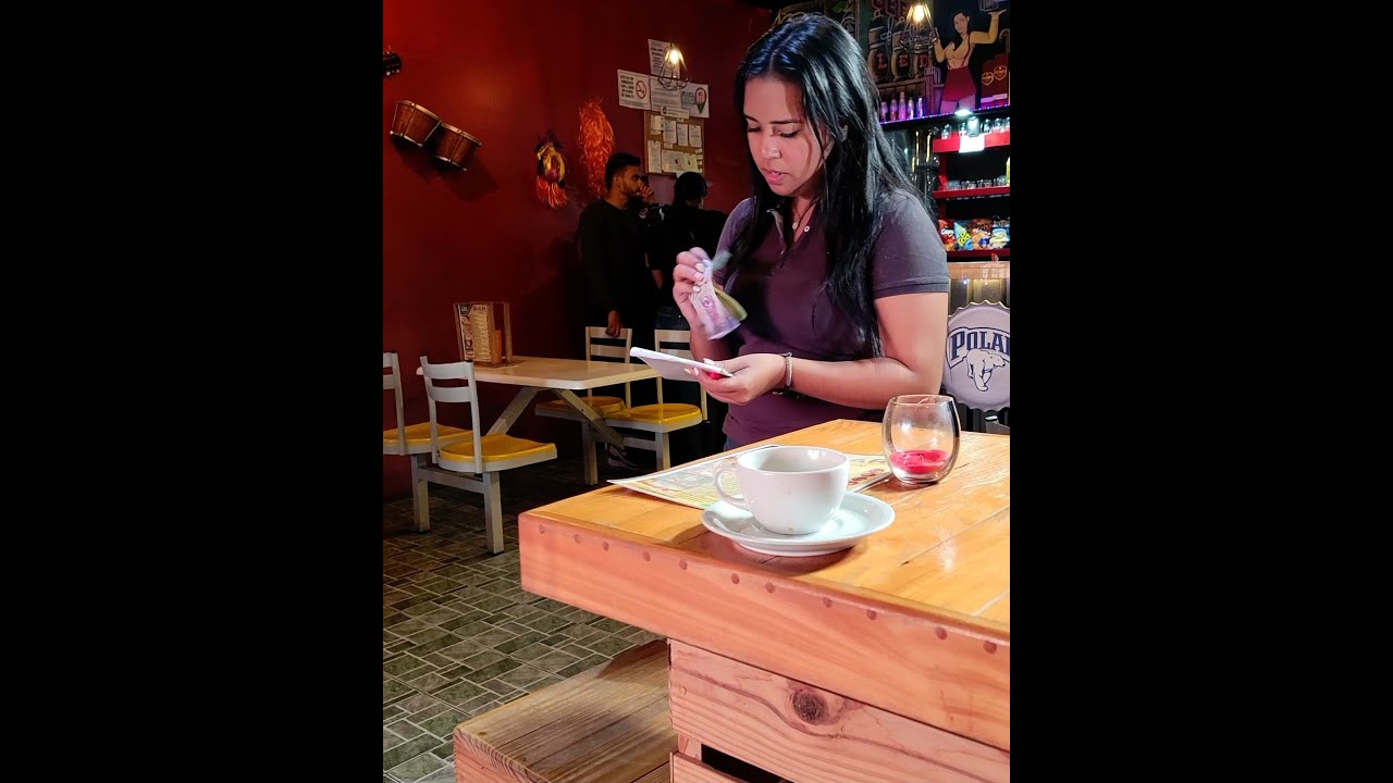 Jefe se hace pasar por cliente para poner prueba a sus empleados y se llevan tremenda sorpresa