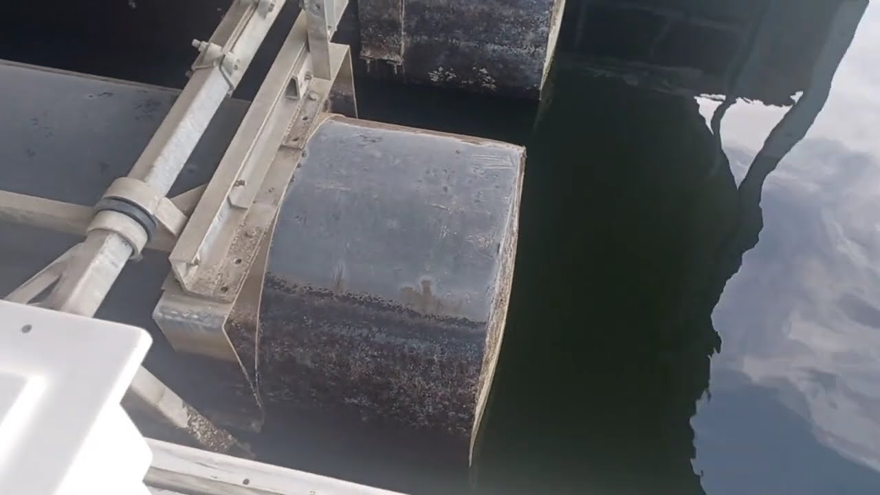 DockRealty.com - DLS# 46326   10,000# Poly Lift