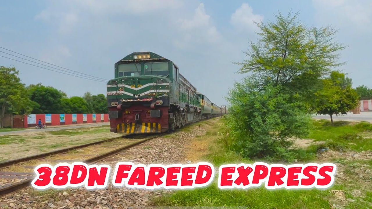 Entry in Arif Wala city of 38Dn Fareed Express With decorative ZCU-20 Locomotive 
