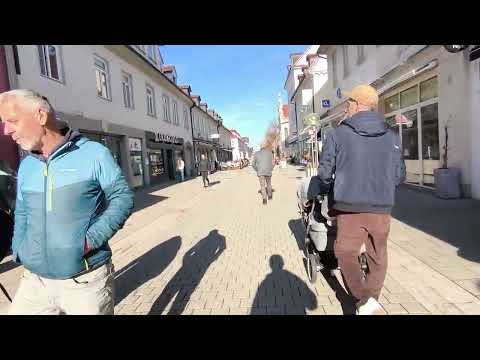 Людвигсбург - не далеко от Штуттгарта. Ludwigsburg - liegt unweit von Stuttgart.