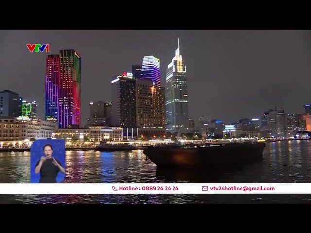 Lễ hội sông nước TP Hồ Chí Minh kéo người dân về sông Sài Gòn  | VTV24 class=