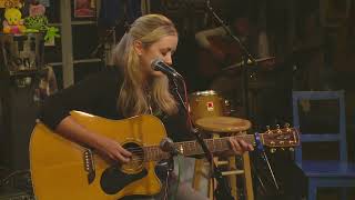 Lina Vandi - Different Now (Live Acoustic @ Kulak's)