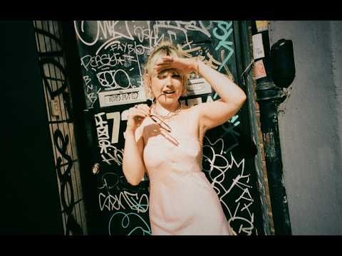 Lily Moore | Grown Up Girl Regrets (Live)