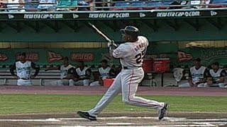 SF@FLA: Bonds breaks his bat on a home run swing screenshot 3