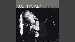 Video thumbnail of "Judith Owen - Smoke On The Water"