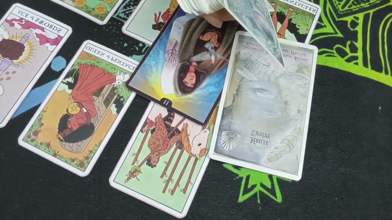 اختر كارت مين بيراقبك فى السر مشاعره تجاهك نواياه وخطواته القادمه 