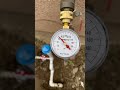 修水管结尾7: 把打开的龙头关上,水压是升高的,最高75,没装水锤之前是80,没有明显改善!开关龙头时屋里水管咚咚的响声还在。原理上有用实际没用,想了很久找不出原因,只能暂时这样了。费劲装了个寂寞