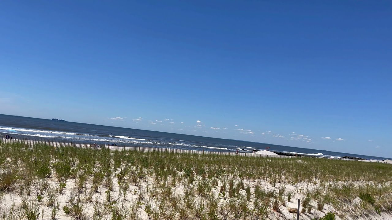 DRIVING BY LONG BEACH, NEW YORK,  SUMMER 2021. 4K/60.