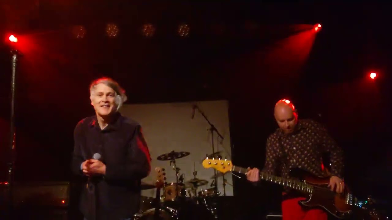 Spairs - To Be Right (Old Fire Station, Bournemouth 07 October 2022)