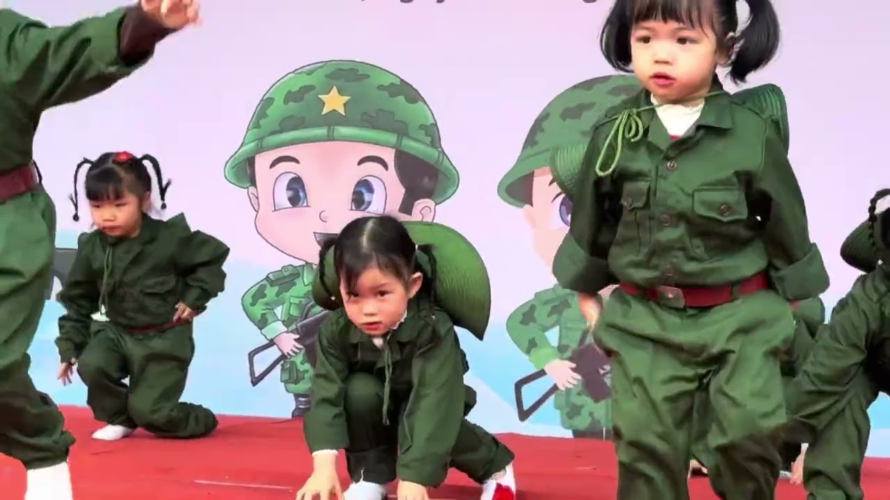 Mập Còi múa hát bộ đội